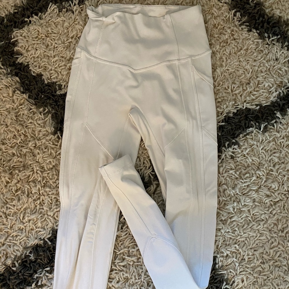 WORN TWICE LULU LEMON LEGGINGS! SIZE 2🍋🤍🦋